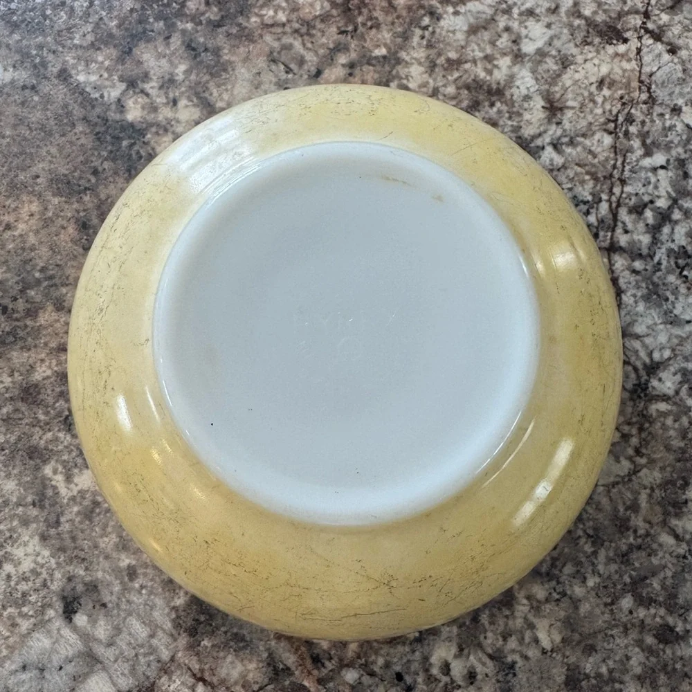 Vintage Pyrex Yellow Mixing Bowl - Picture 5 of 11